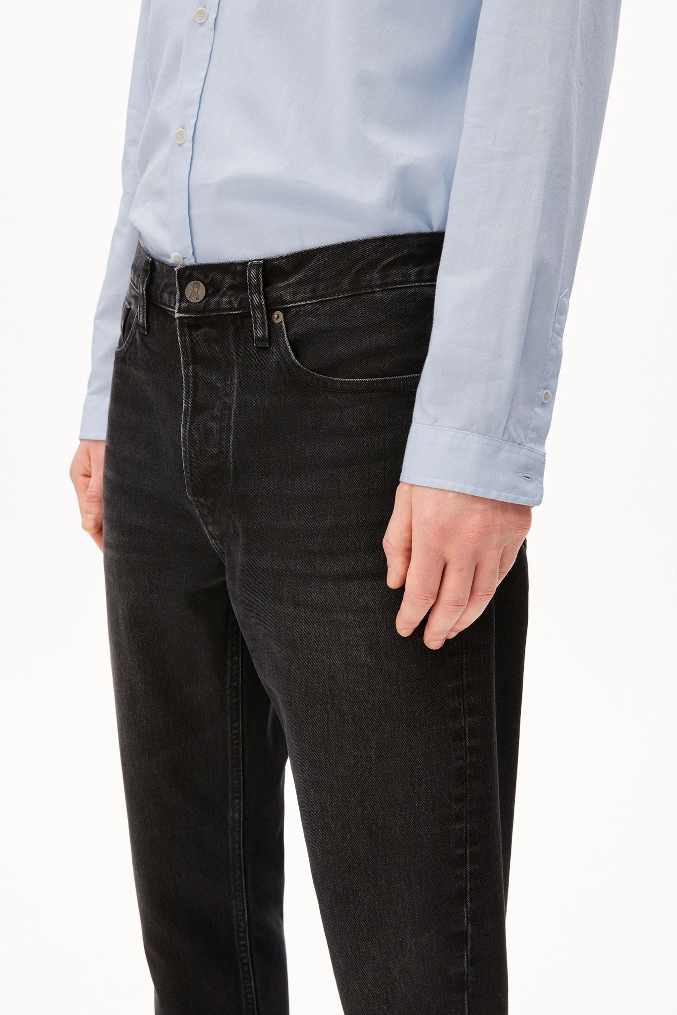 ARMEDANGELS-Maakxy Relaxed Tapered Jeans-Phantom-BACKYARD