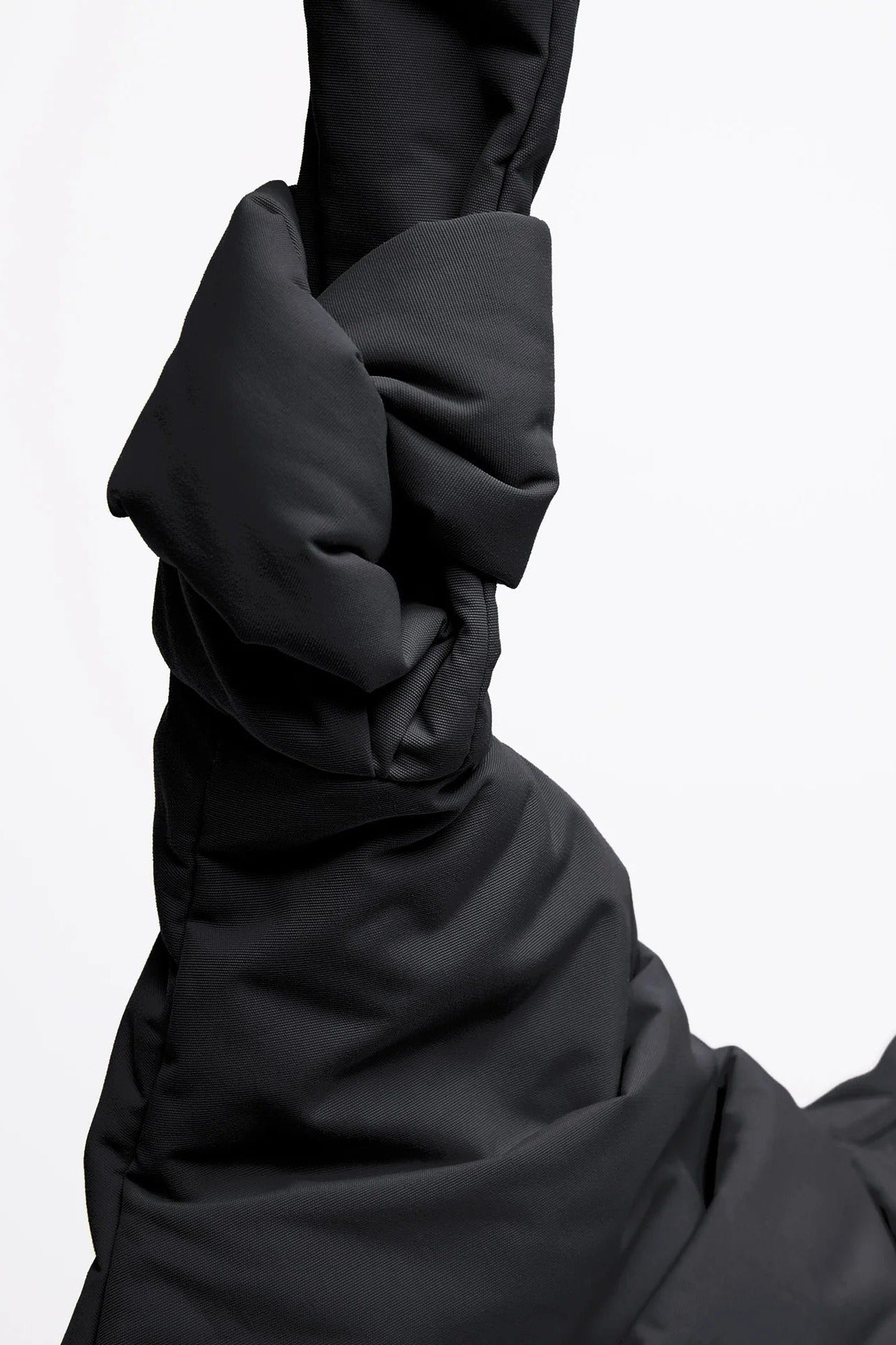 GOT BAG - Pleat Moon Bag Large - Black - BACKYARD