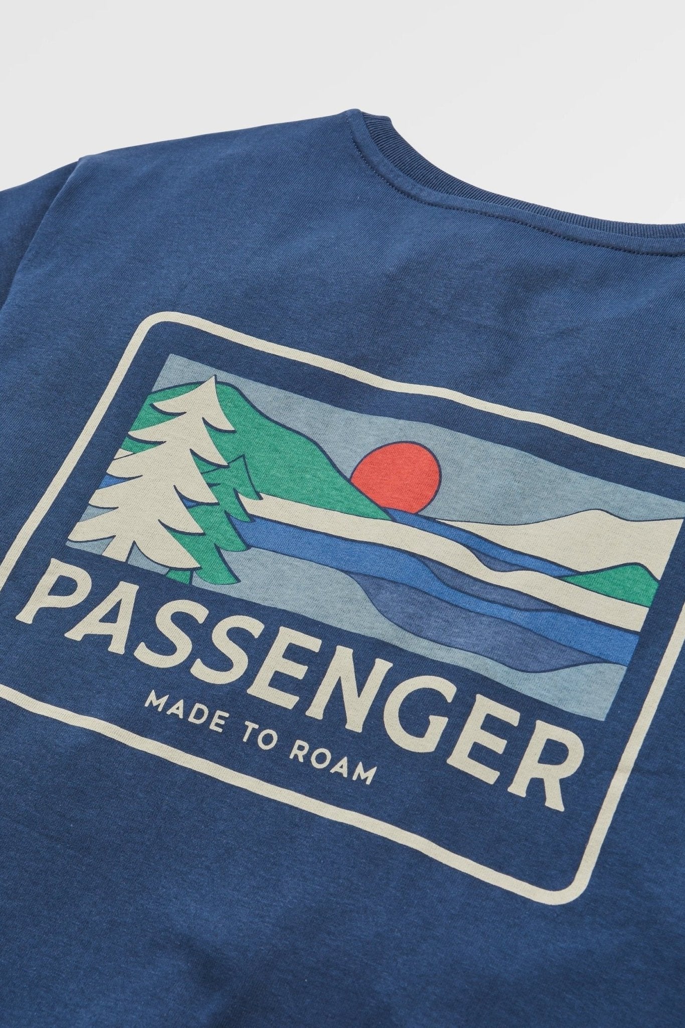 PASSENGER - Roamer Men's T-Shirt - Rich Navy - BACKYARD