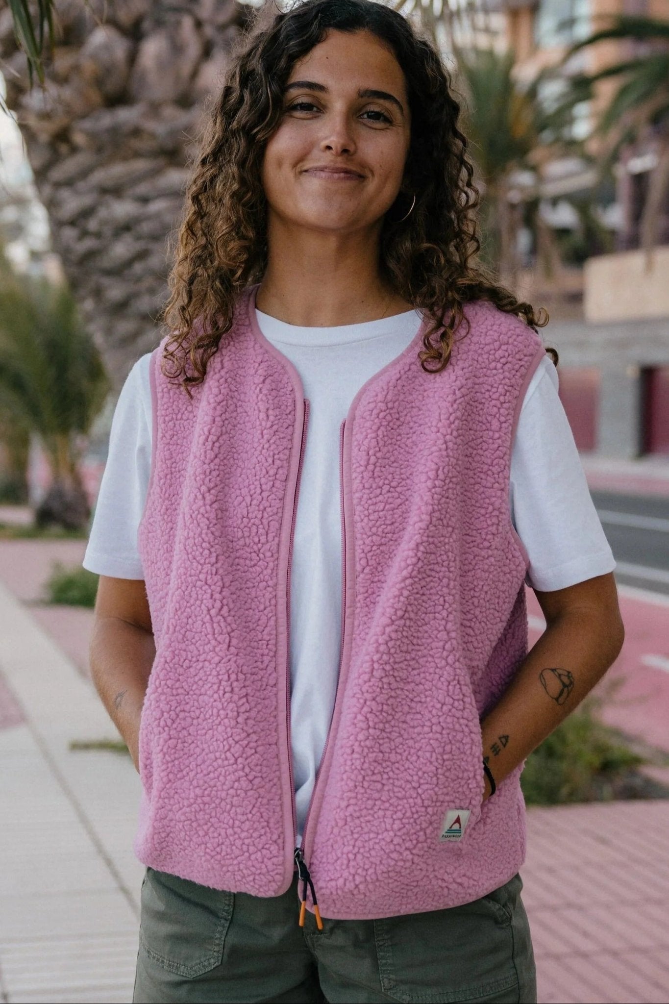 PASSENGER - Tawny Collarless Deep - Pile Sherpa Gilet 2.0 - Pink Haze - BACKYARD