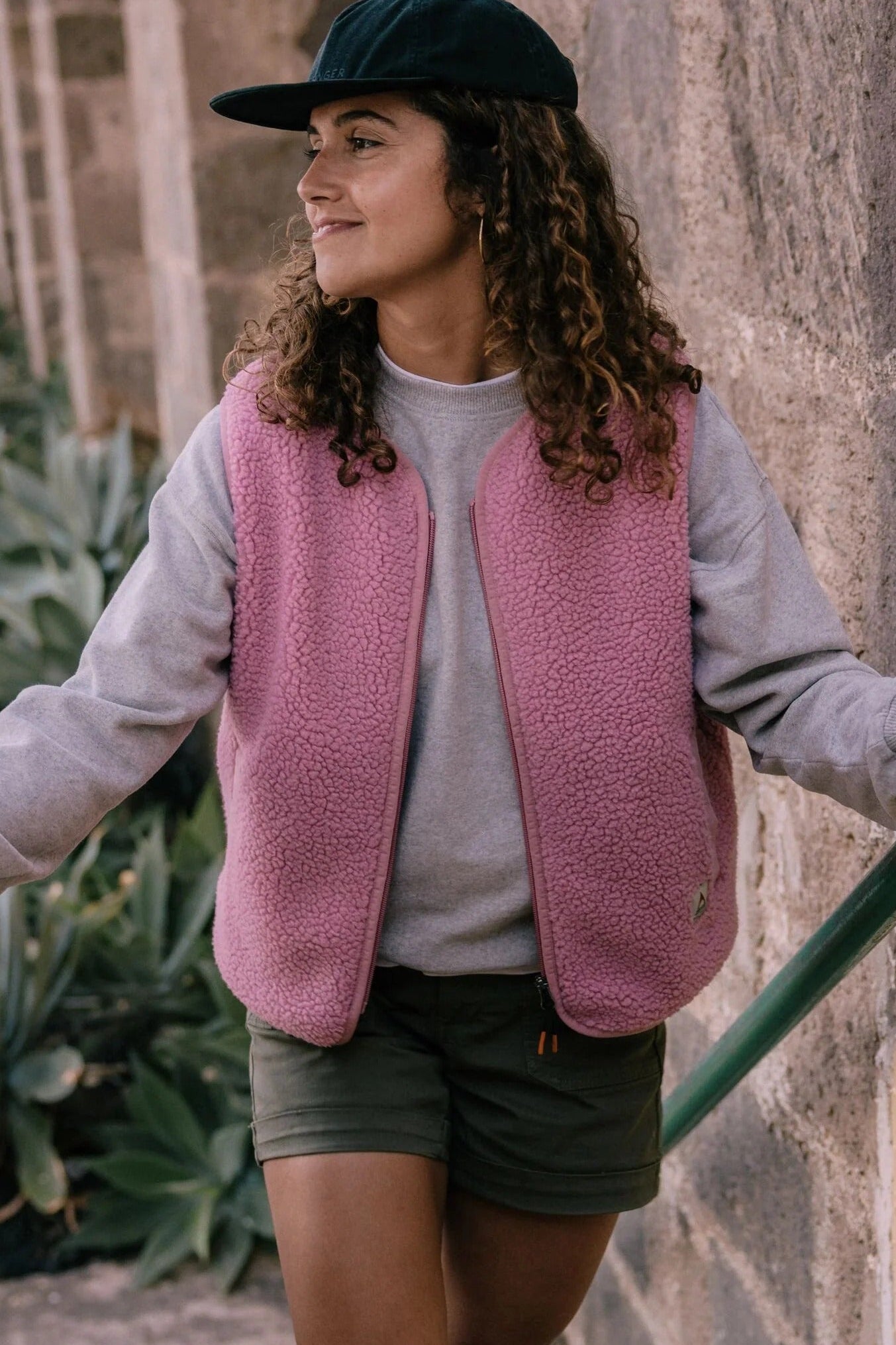 PASSENGER - Tawny Collarless Deep - Pile Sherpa Gilet 2.0 - Pink Haze - BACKYARD