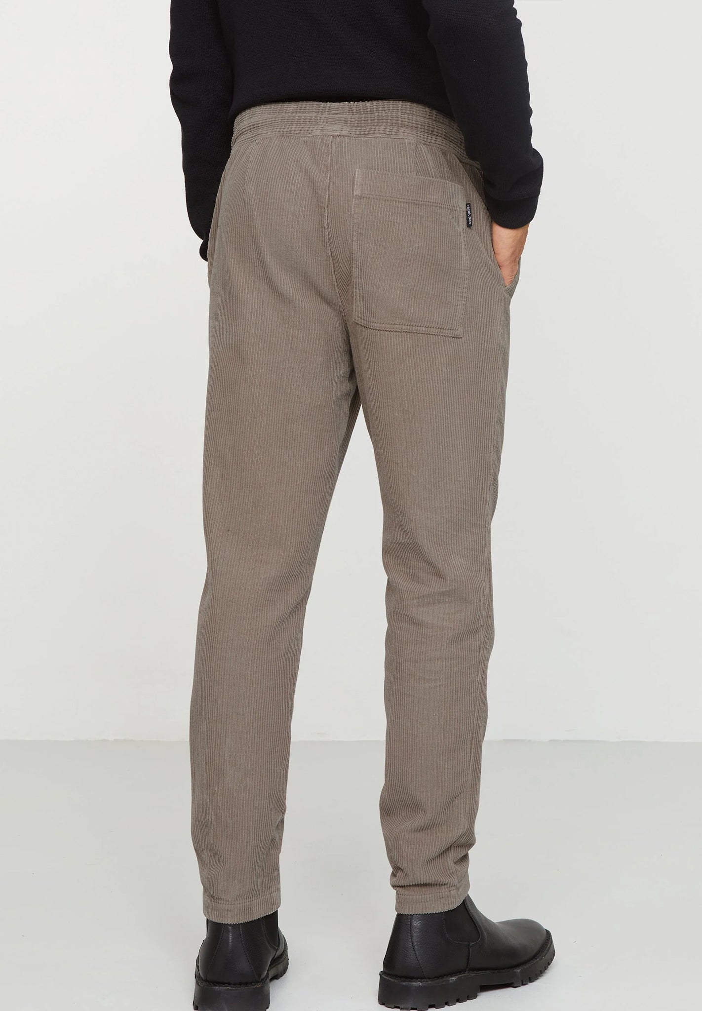 RECOLUTION - Cas - Hazel Brown - BACKYARD