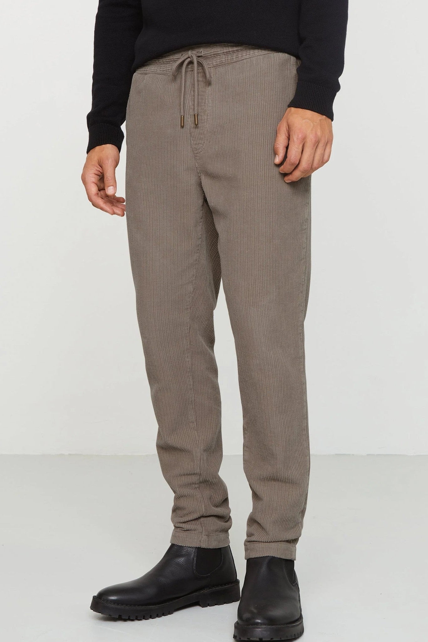 RECOLUTION - Cas - Hazel Brown - BACKYARD