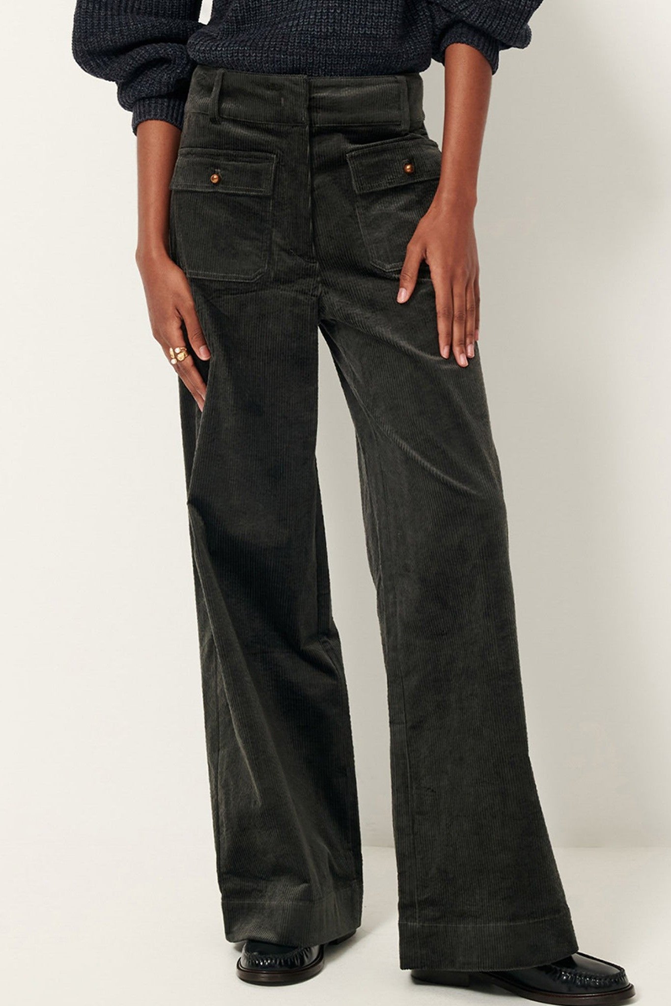 SESSUN - Manhastreet - Basalt - BACKYARD