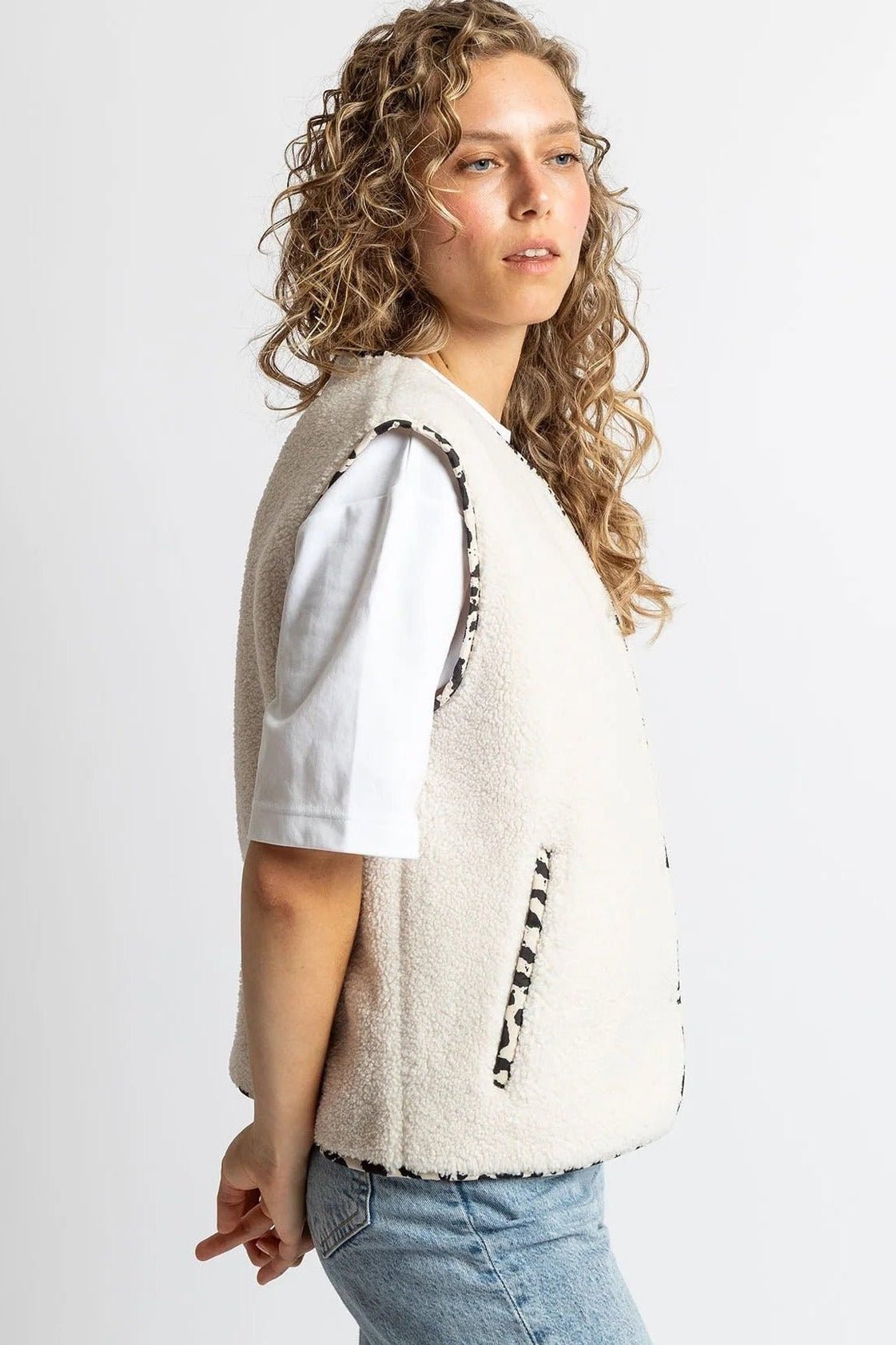 VIVI MARI-Teddy Fleece Vest-Sand-BACKYARD