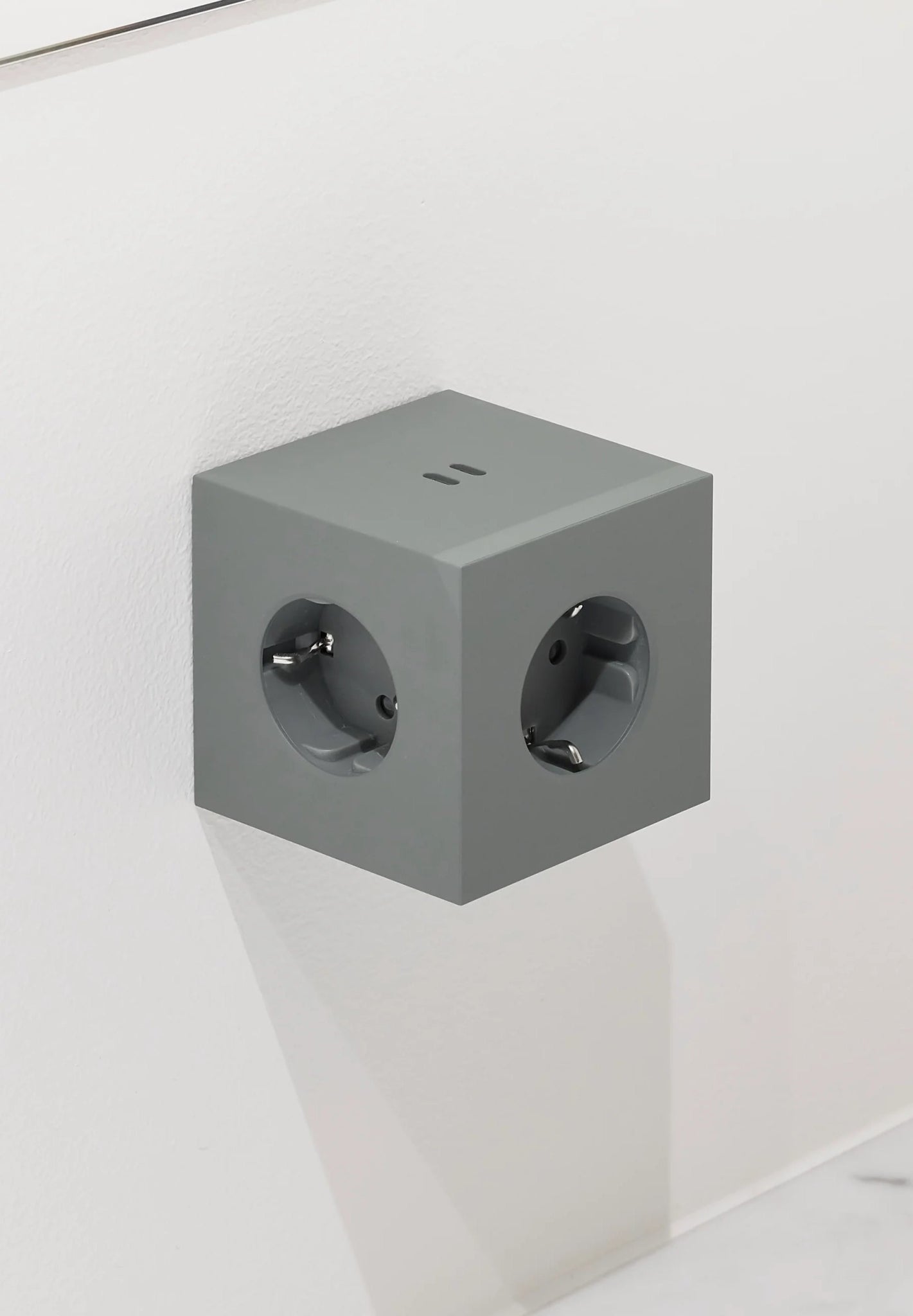 AVOLT - Square 2 - Oak Green - BACKYARD