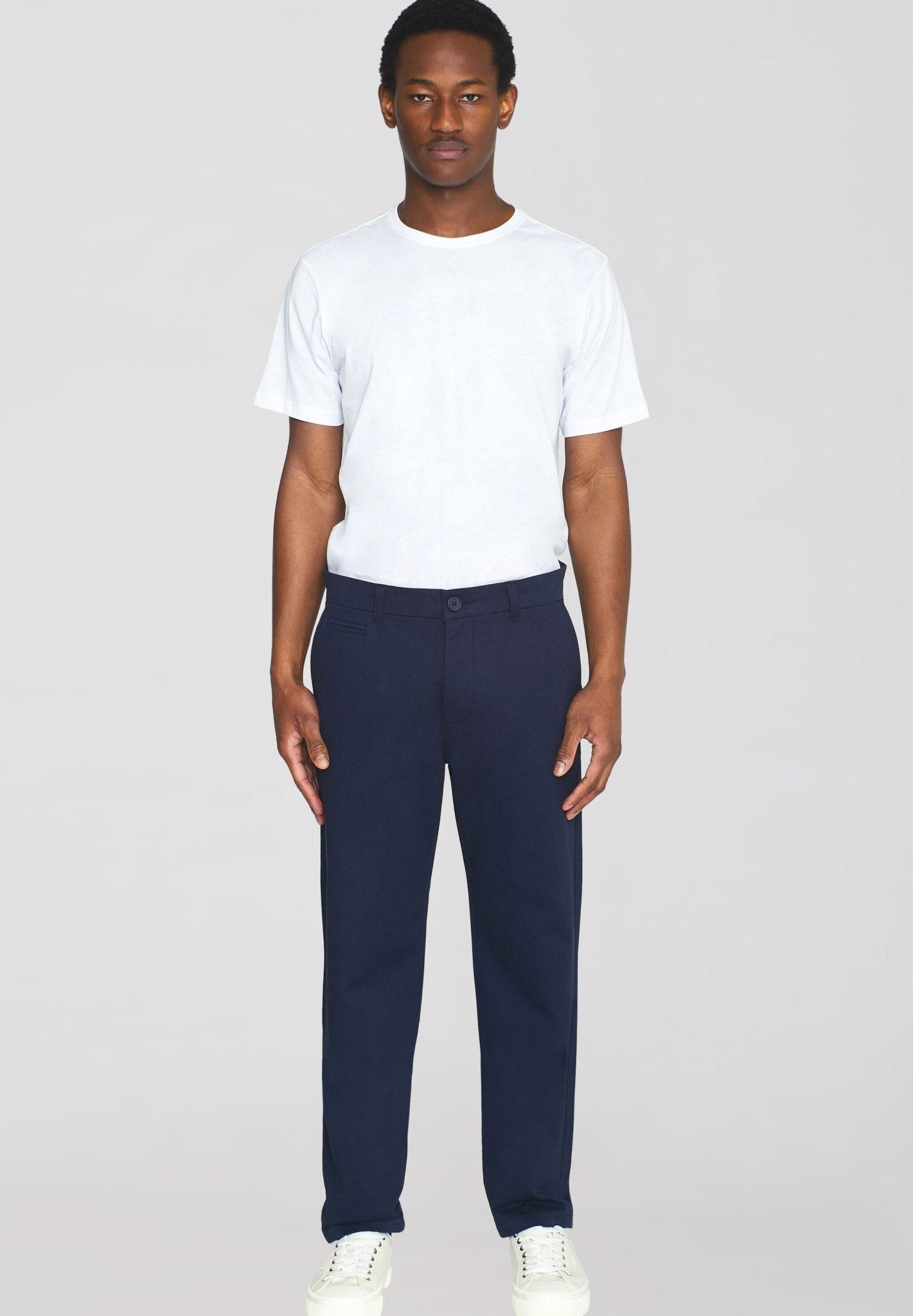 KNOWLEDGE COTTON - Chuck Regular Chino Twill Pants - Total Eclipse - BACKYARD
