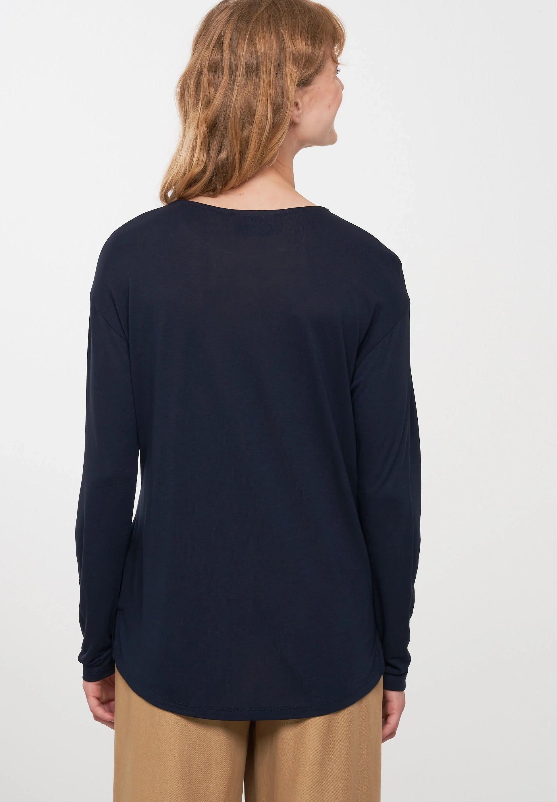 RECOLUTION - Fuchsia - Dark Navy - BACKYARD