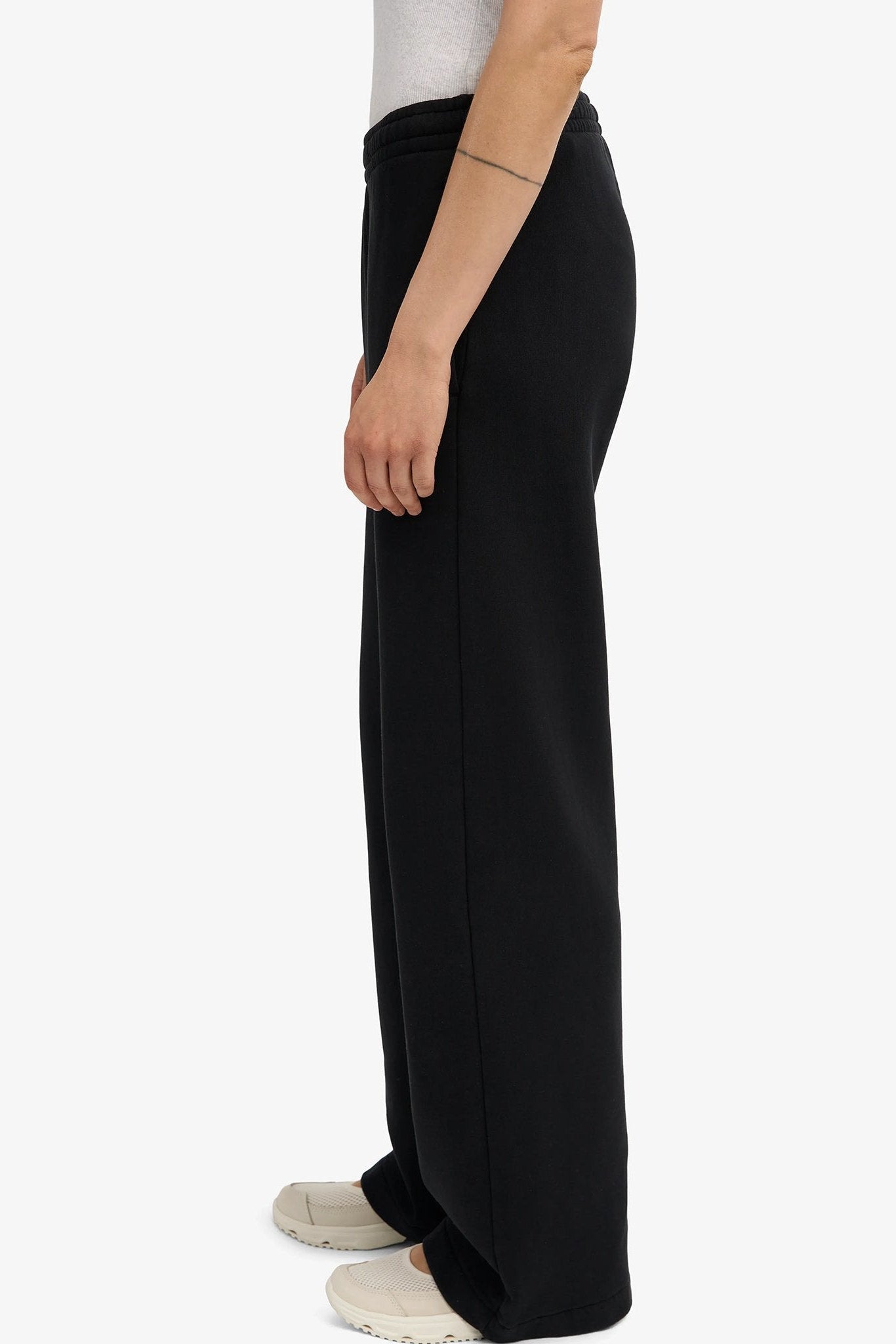 COLORFUL STANDARD - Organic Straight Leg Sweatpants - Deep Black - BACKYARD