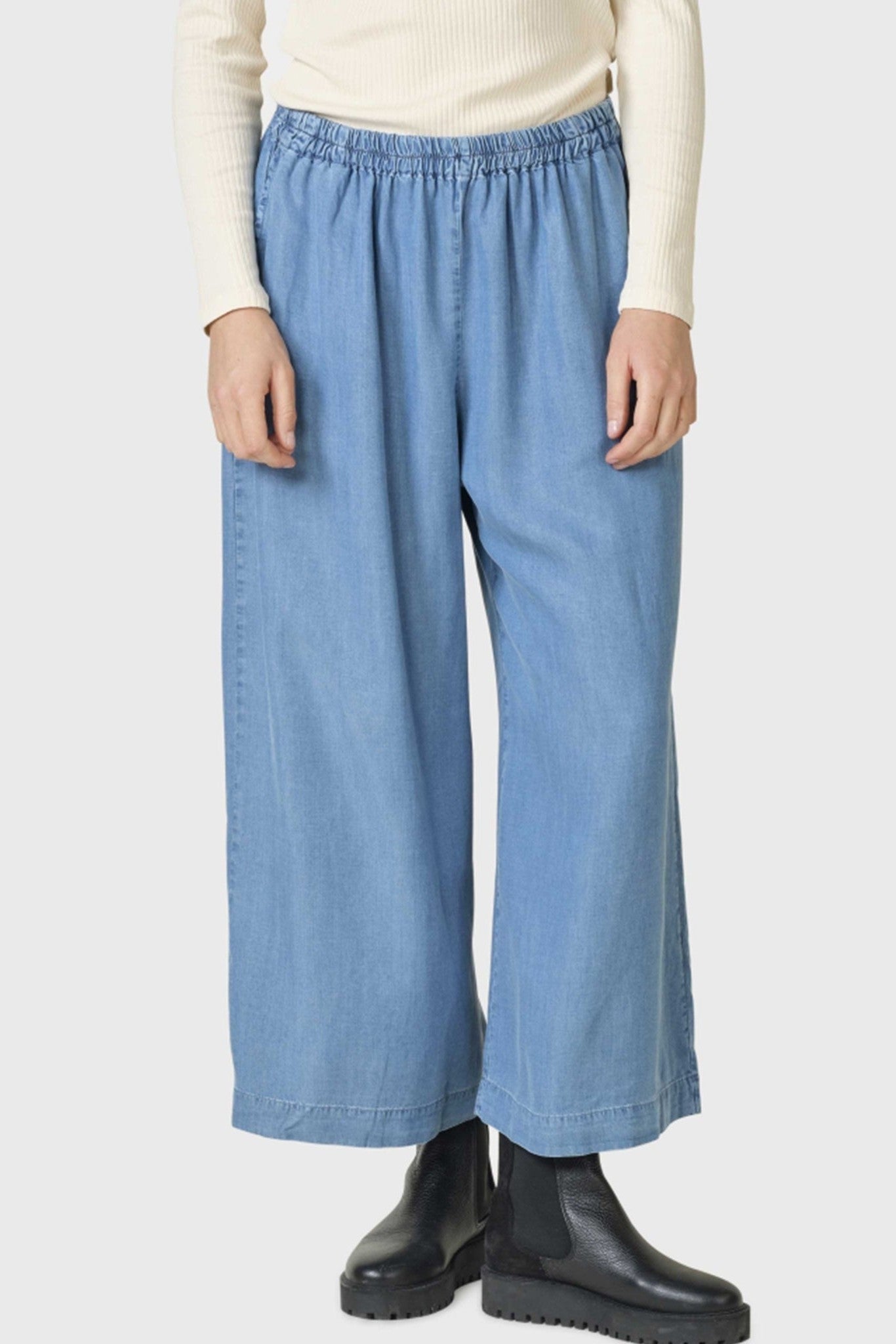 KLITMOLLER COLLECTIVE - Leonora Pants - Light Blue Chambrey - BACKYARD