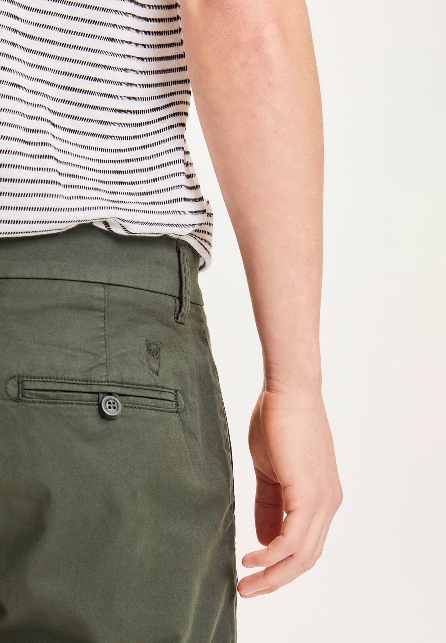 KNOWLEDGE COTTON - Chuck Regular Chino Poplin Shorts - Burned Olive - BACKYARD