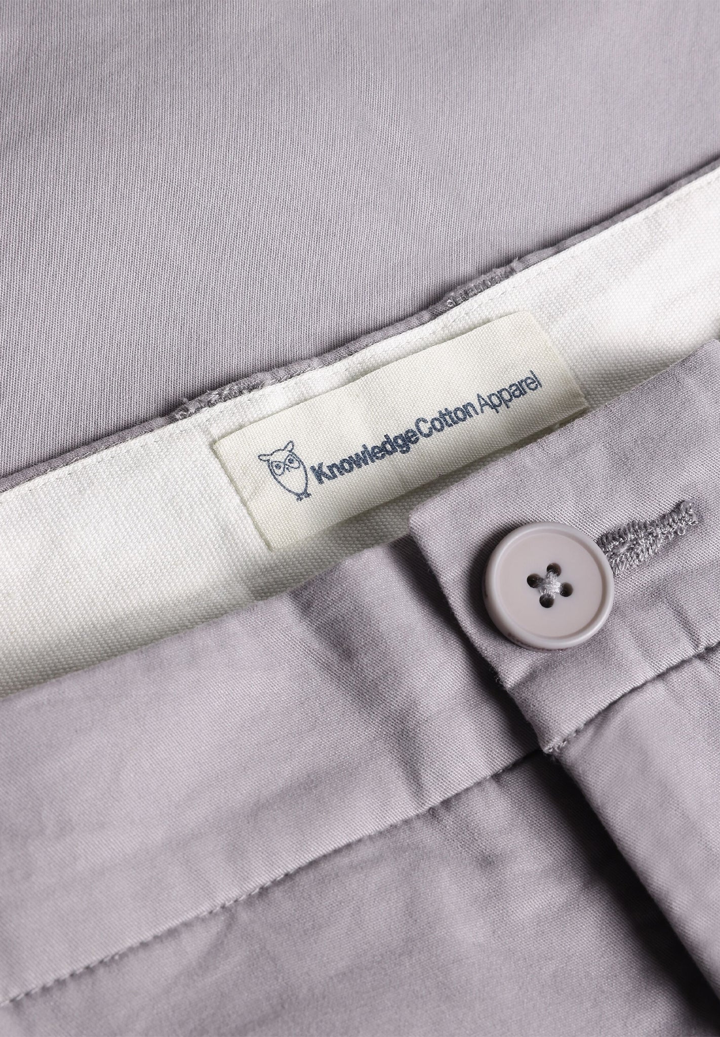 KNOWLEDGE COTTON - Chuck Regular Chino Poplin Shorts - Alloy - BACKYARD