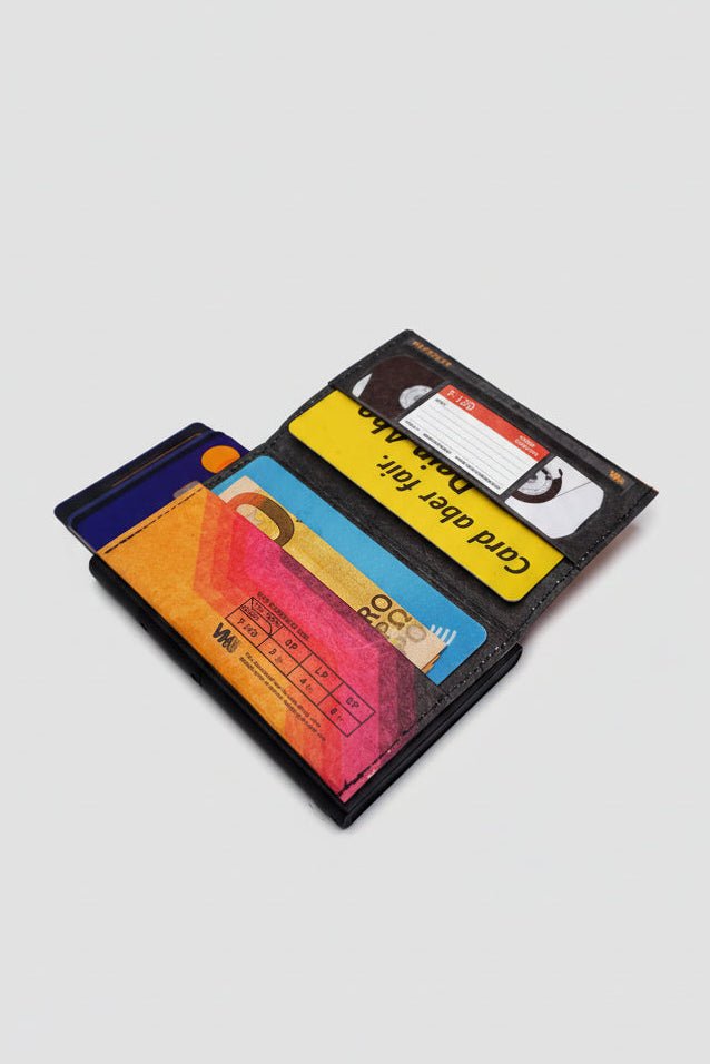 PAPRCUTS - RFID Alu Kartenetui - VHS - BACKYARD