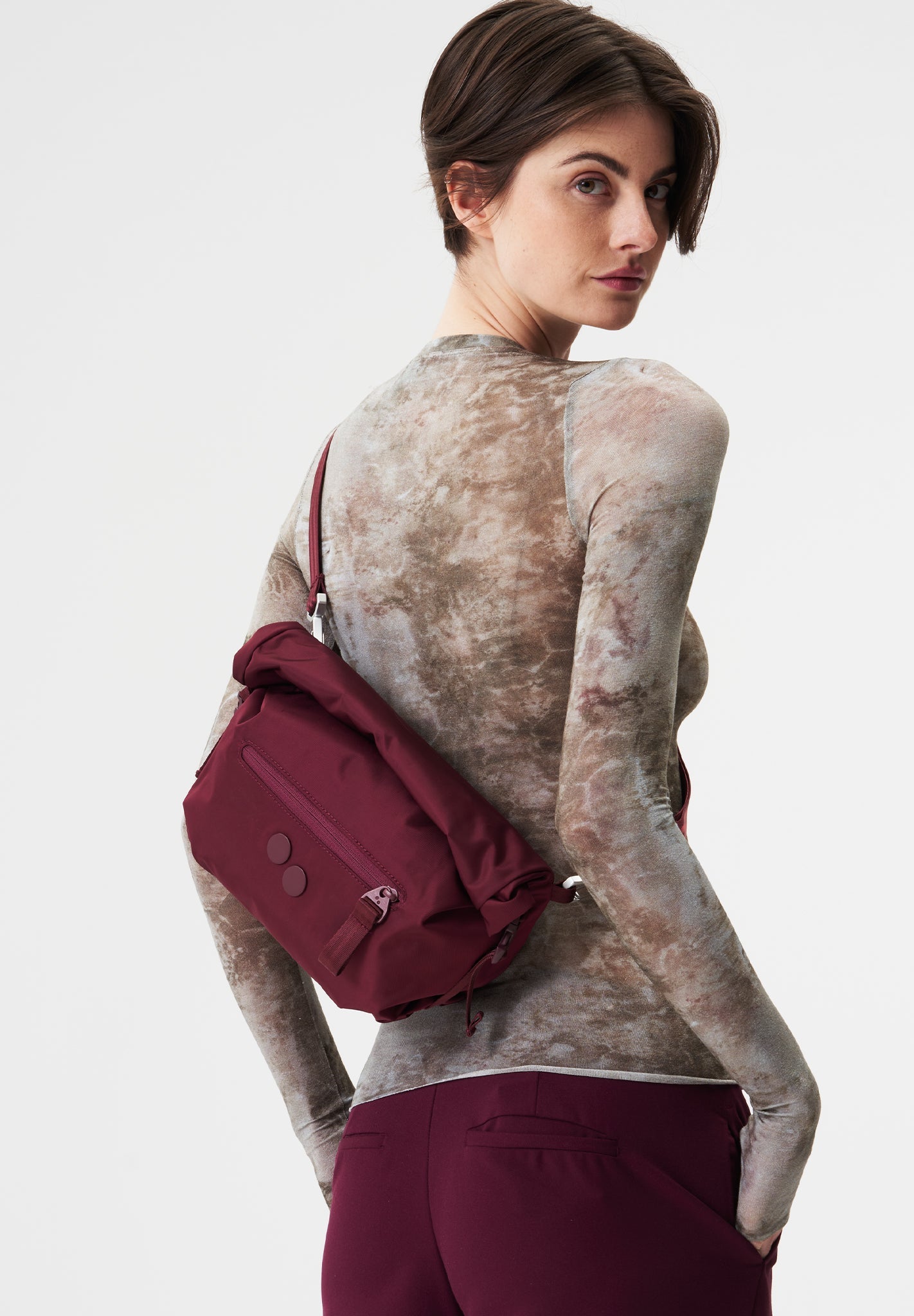 PINQPONQ - Aksel Hipbag - Changeant Glazed Red - BACKYARD