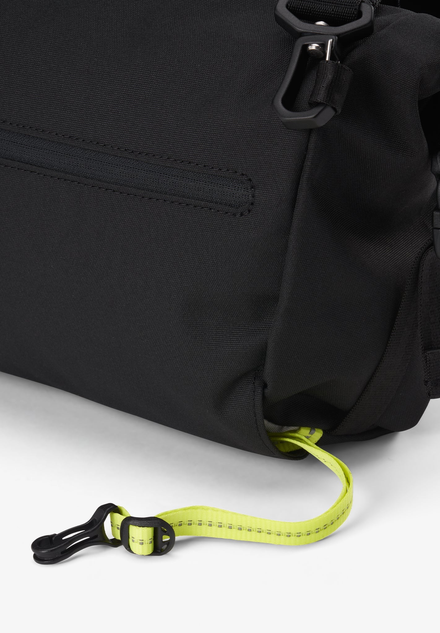 PINQPONQ - Aksel Hipbag - Rooted Black - BACKYARD