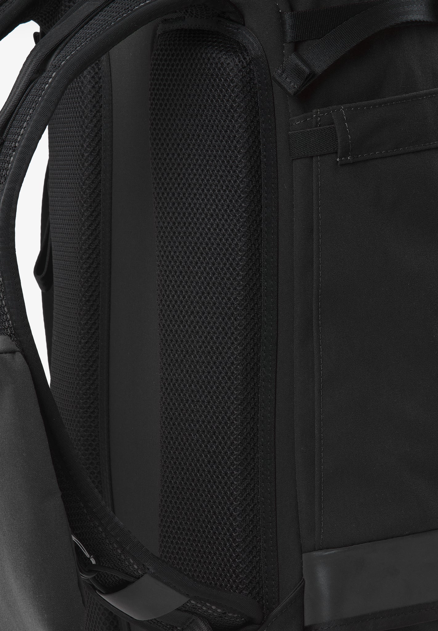 PINQPONQ - Komut Medium - Solid Black - BACKYARD