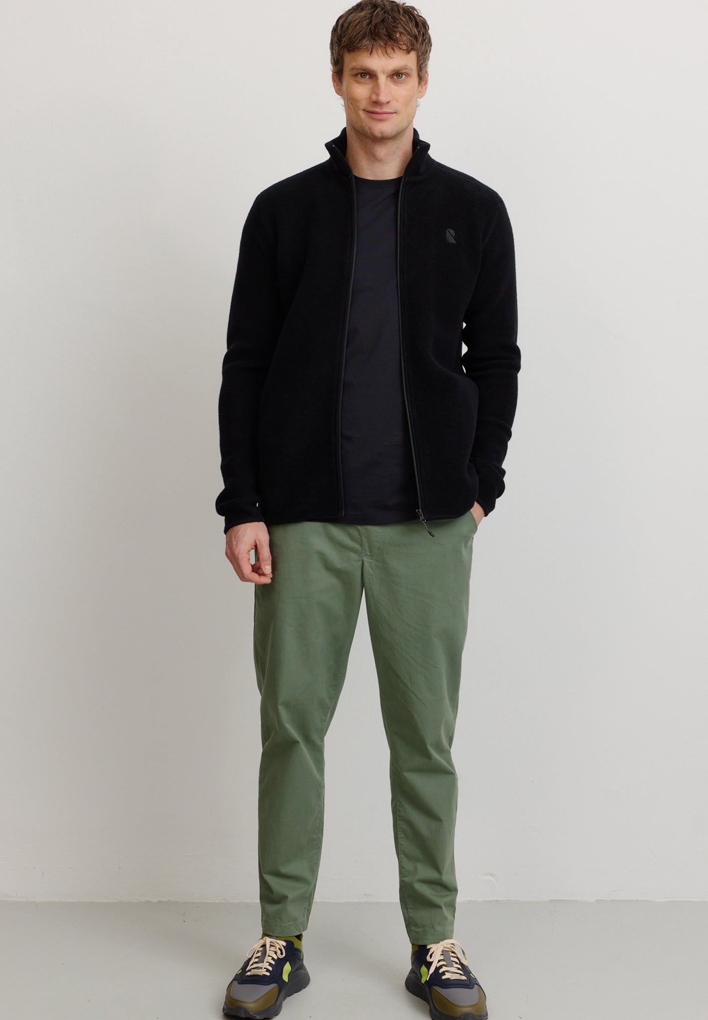 RECOLUTION - Buxus - Black - BACKYARD