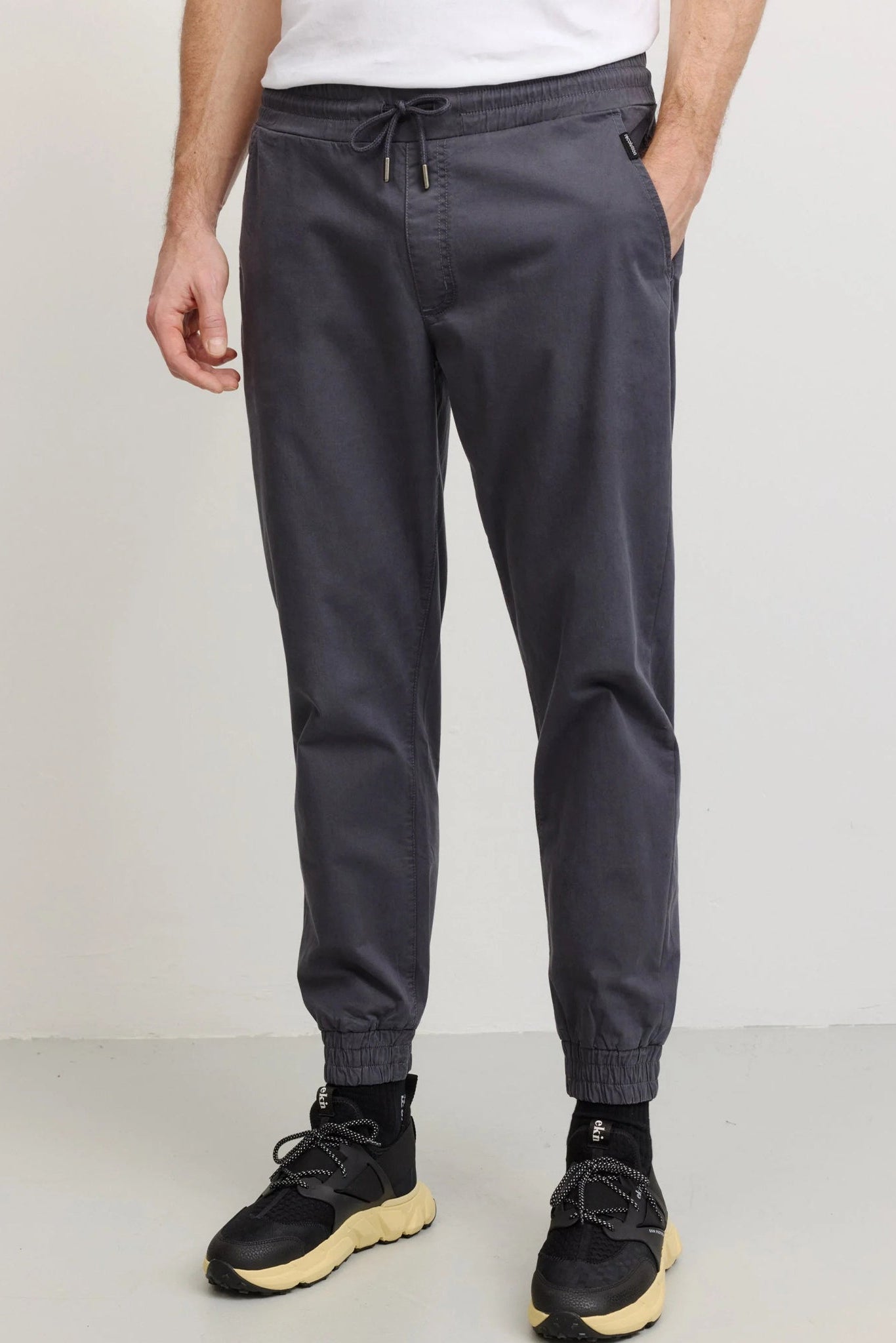 RECOLUTION - Musa - Dark Grey - BACKYARD