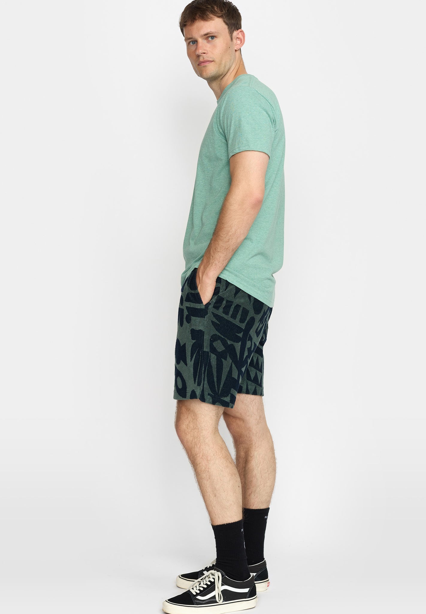 REVOLUTION - 1051 Regular T-Shirt - Green - BACKYARD