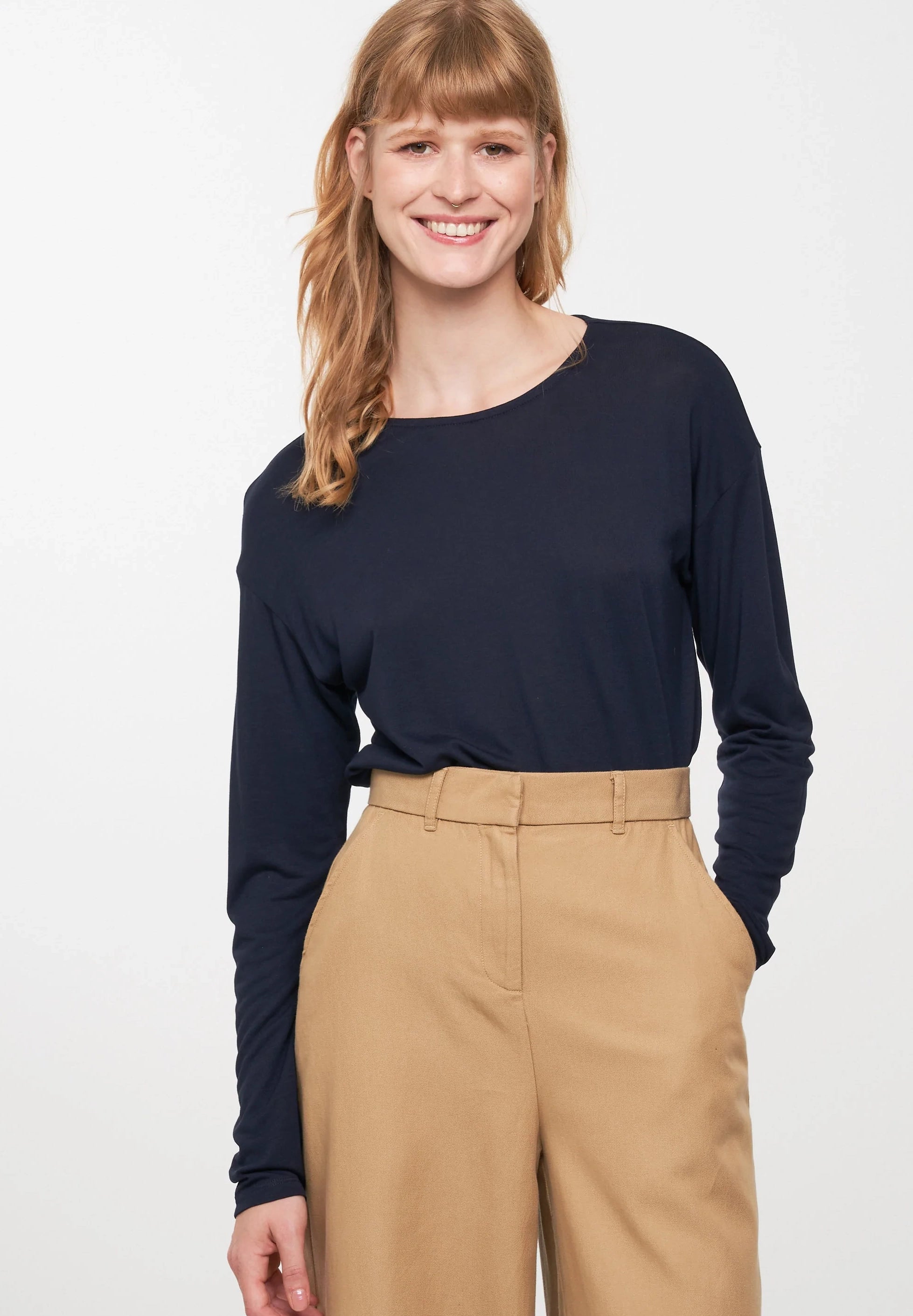 RECOLUTION - Fuchsia - Dark Navy - BACKYARD