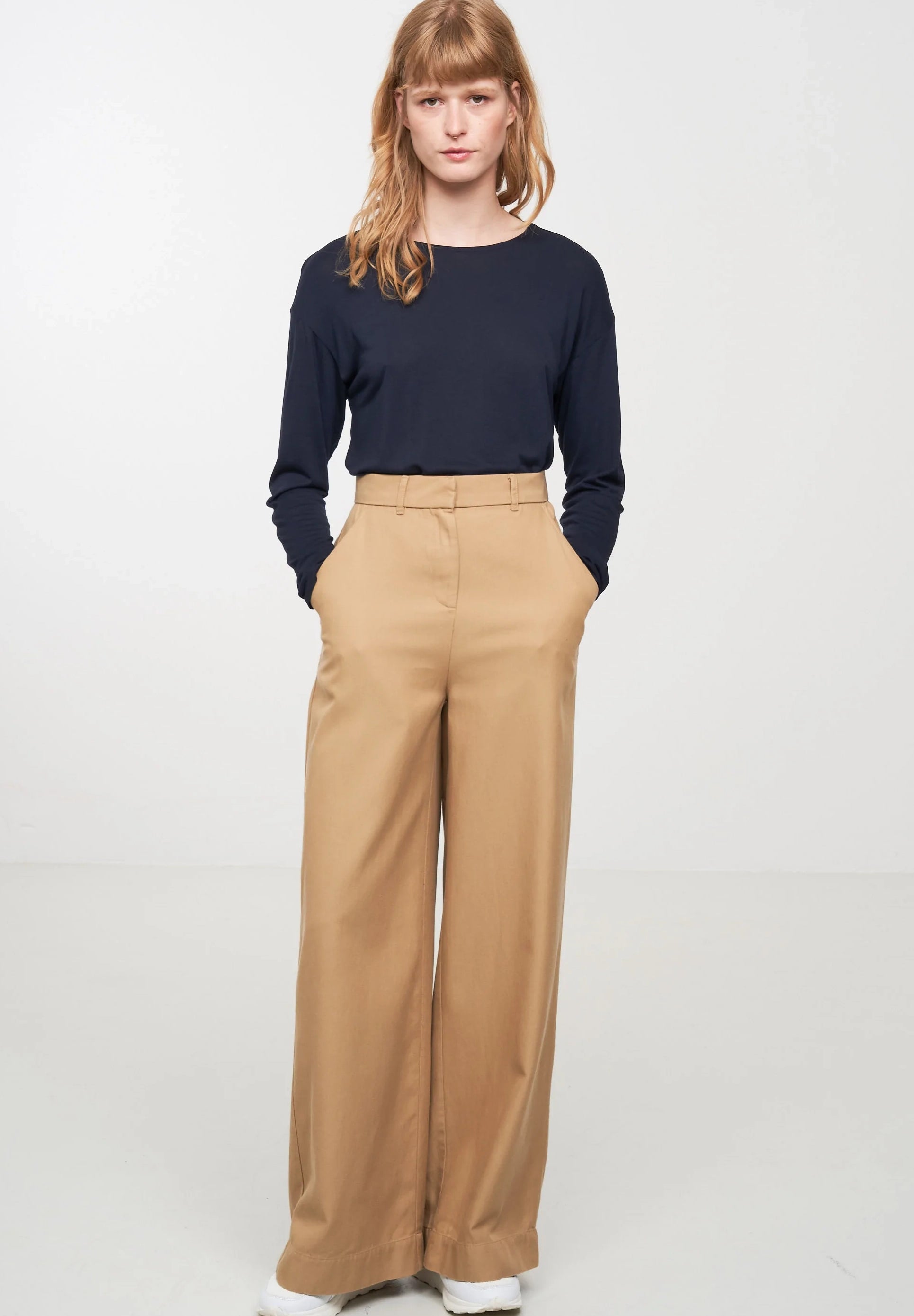 RECOLUTION - Fuchsia - Dark Navy - BACKYARD